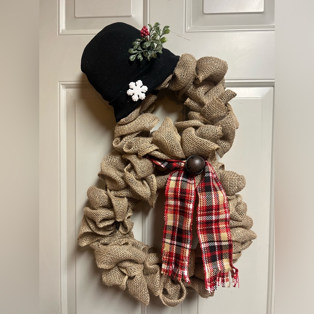 Burlap snowman wreath.